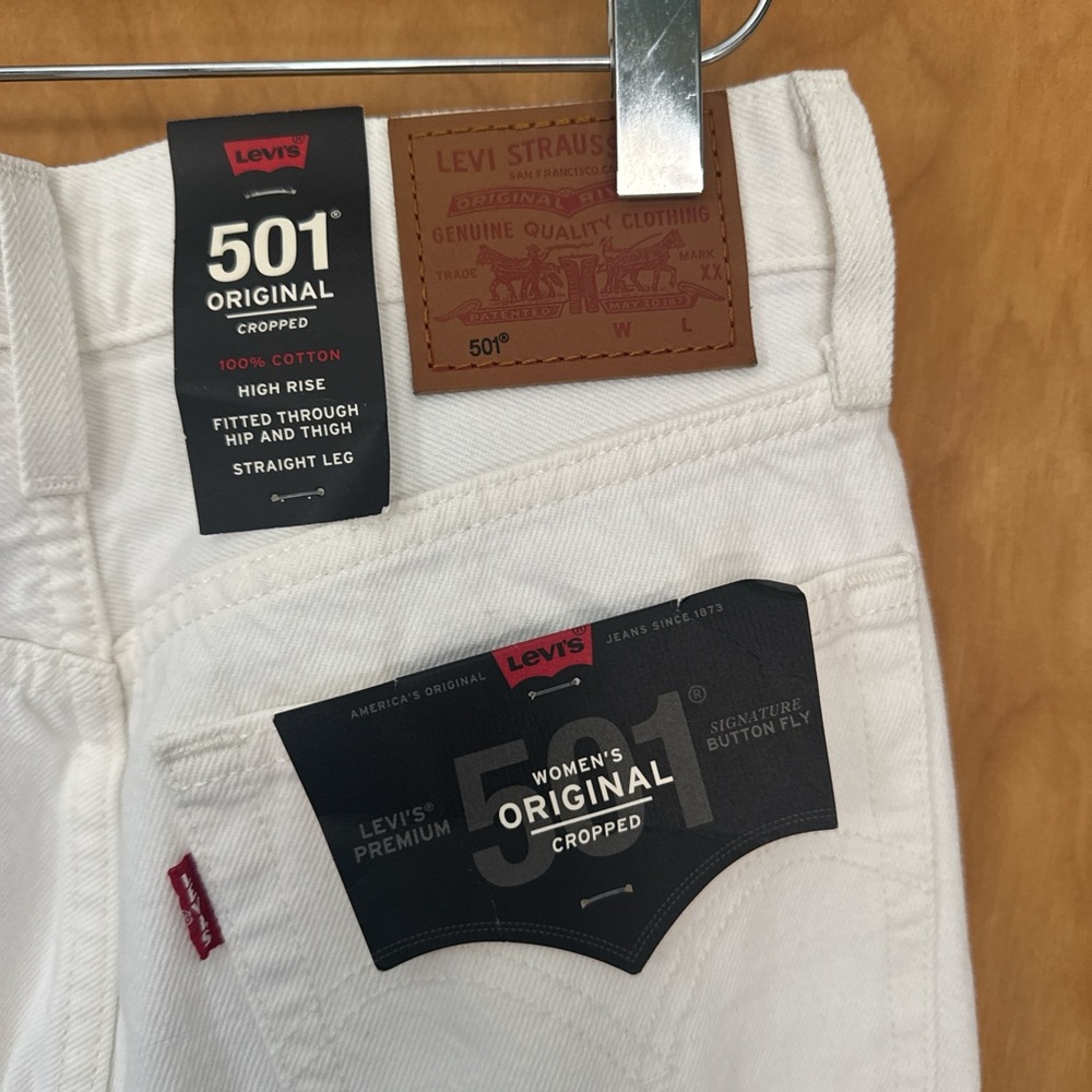 Levi's Women's cropped premium 501 Jeans - Picture 3 of 7